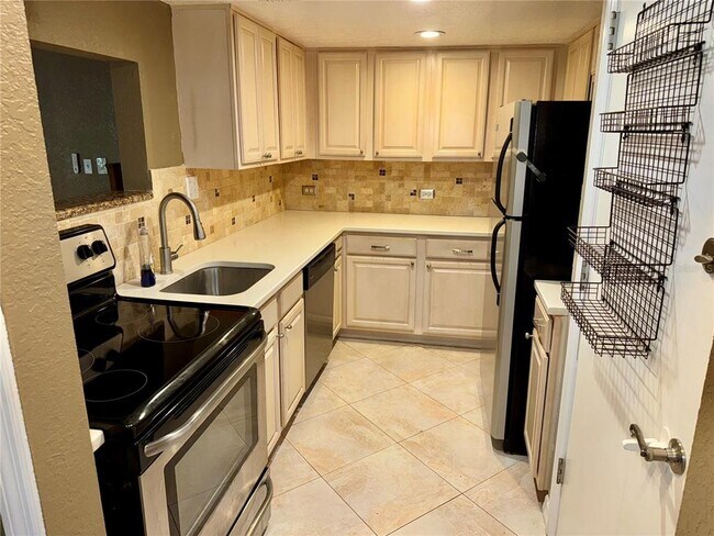 200 Maitland Ave in Altamonte Springs, FL - Foto de edificio - Building Photo