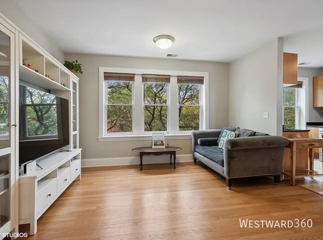 2656 W Lunt Ave in Chicago, IL - Building Photo - Building Photo