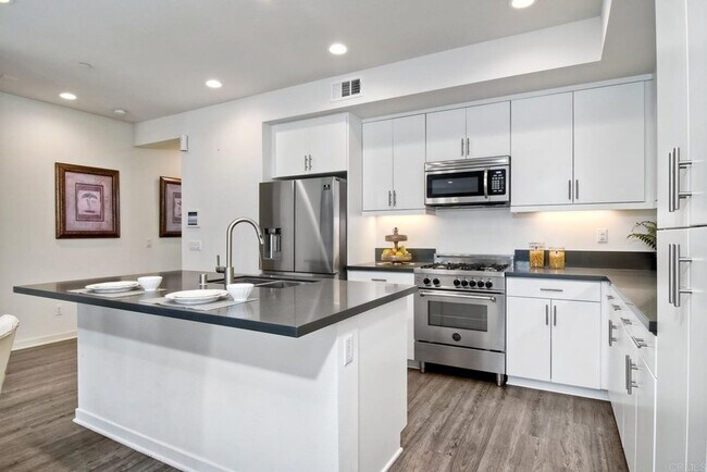 1569 Vista del Mar Way in Oceanside, CA - Building Photo - Building Photo