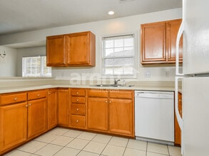 137 Cameron Way Cir in Winston-Salem, NC - Foto de edificio - Building Photo