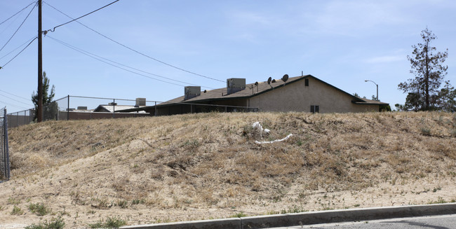 16163 Tawney Ridge Ln in Victorville, CA - Building Photo - Building Photo