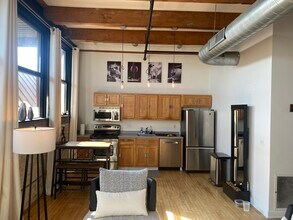 215 W Maple St, Unit Prime Industrial Condo fo in Milwaukee, WI - Building Photo - Building Photo