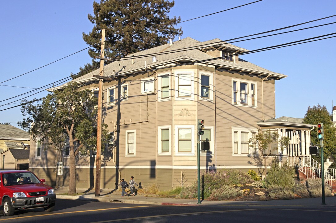 801 Santa Clara Ave in Alameda, CA - Building Photo