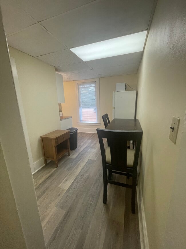 86 Elm St, Unit Unit 3 in Oneonta, NY - Building Photo - Building Photo