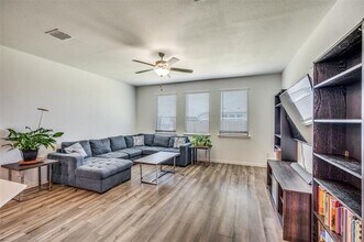 11425 Silver Queen Dr in Aubrey, TX - Building Photo - Building Photo