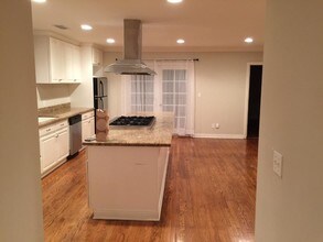 2226 Patricia Ave in Los Angeles, CA - Building Photo - Building Photo