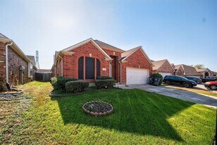 13320 Vista Glen Ln in Euless, TX - Building Photo