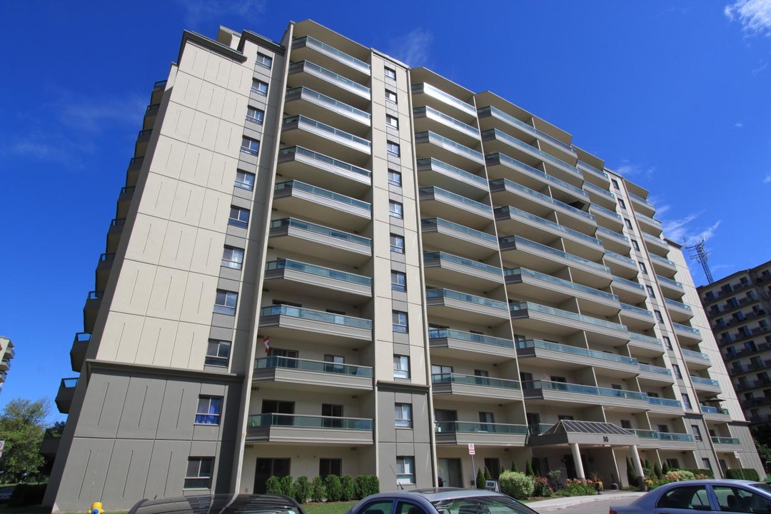 Capulet Towers III in London, ON - Building Photo