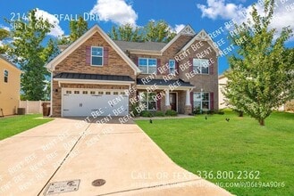 2141 Starfall Dr in High Point, NC - Building Photo - Building Photo