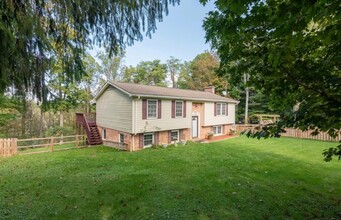 700 Black Bear Run Rd in Christiansburg, VA - Foto de edificio - Building Photo