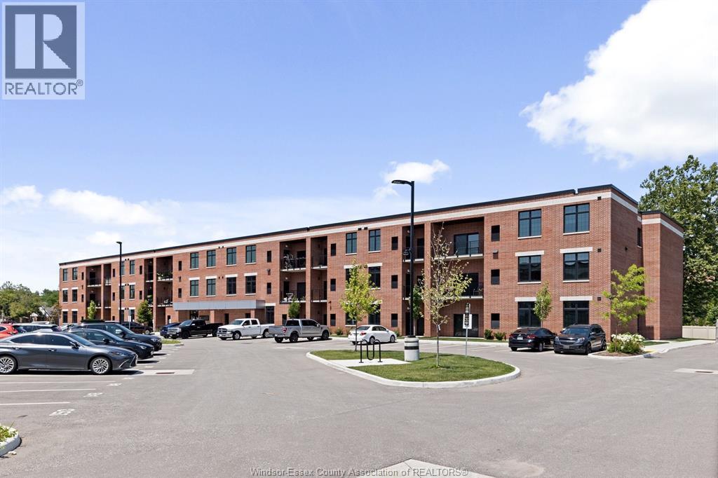 3180 Meadowbrook Ln in Windsor, ON - Building Photo