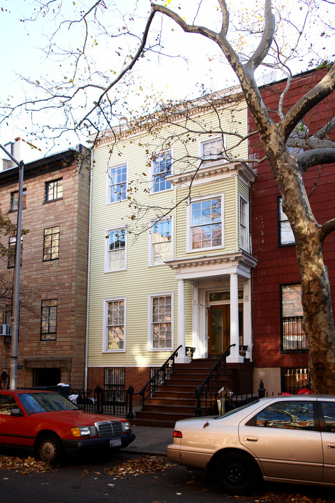 137 Henry St in Brooklyn, NY - Building Photo