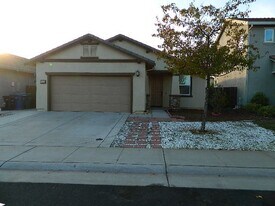 7424 Fruitdale Way in Sacramento, CA - Building Photo