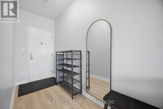 126 Simcoe St in Toronto, ON - Building Photo - Building Photo