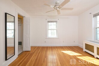 14 Skehan St, Unit 2 in Somerville, MA - Building Photo - Building Photo