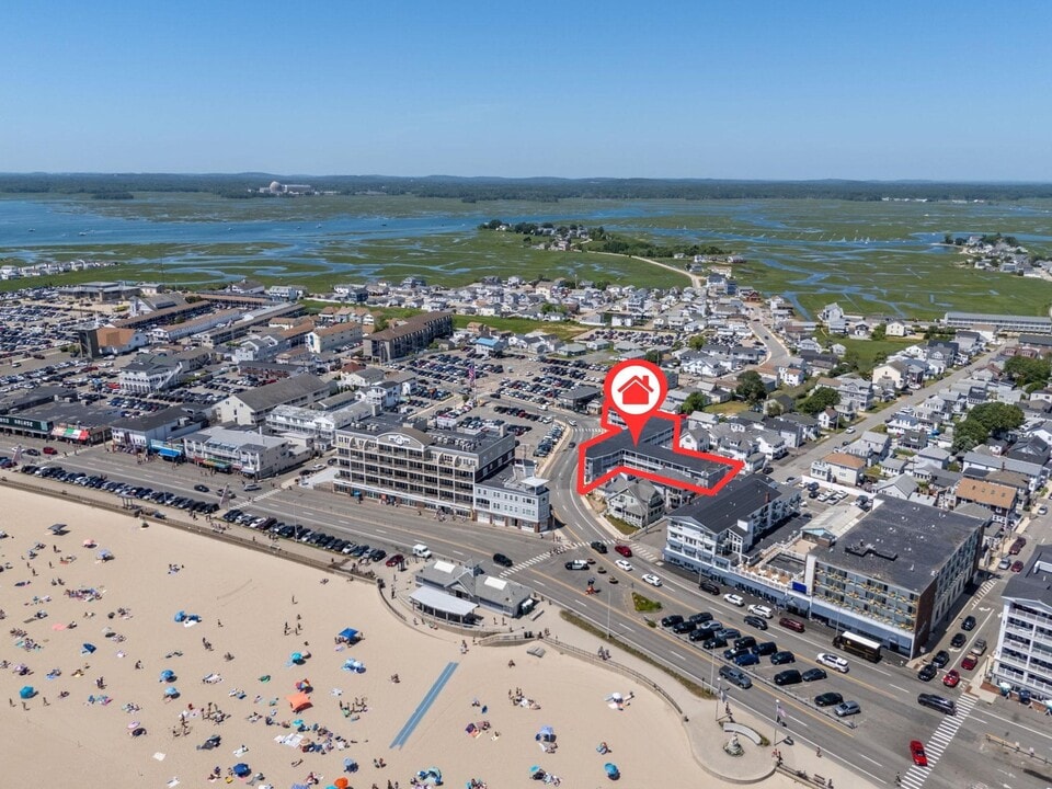 6 Ashworth Ave in Hampton, NH - Building Photo