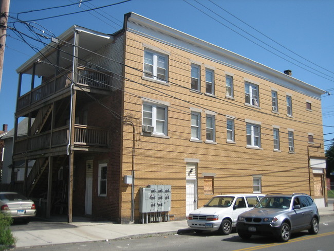 1611 Stratford Ave in Bridgeport, CT - Building Photo - Building Photo