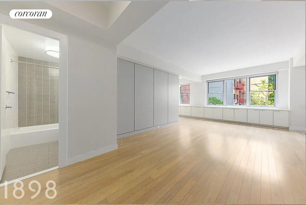 245 E 80th St in New York, NY - Building Photo