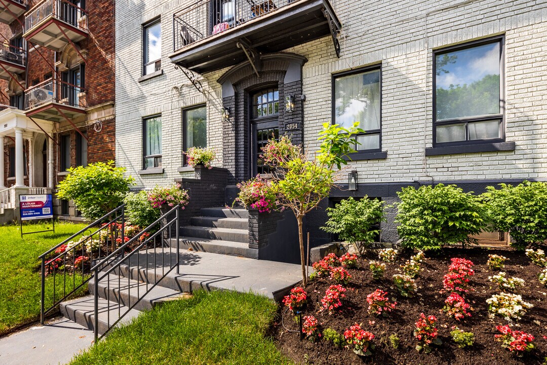 2054 Claremont in Montréal, QC - Building Photo