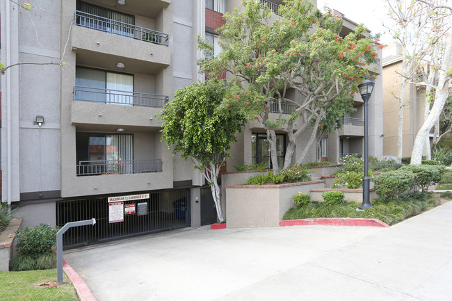 Keystone-Mentone Apartments in Los Angeles, CA - Foto de edificio - Building Photo