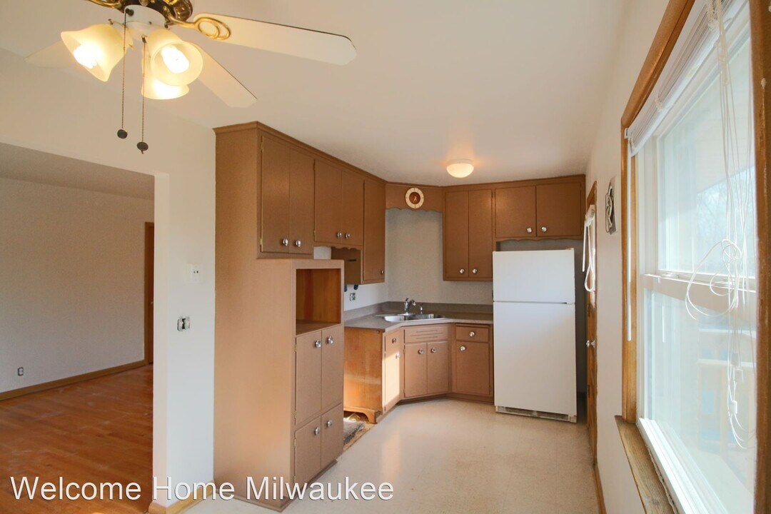 9101 W Morgan Ave in Milwaukee, WI - Building Photo