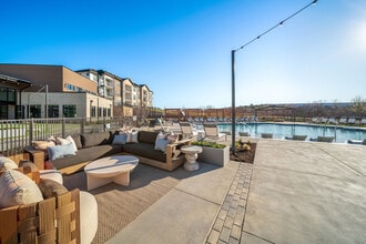 Emblem Ravine in Dallas, TX - Foto de edificio - Building Photo