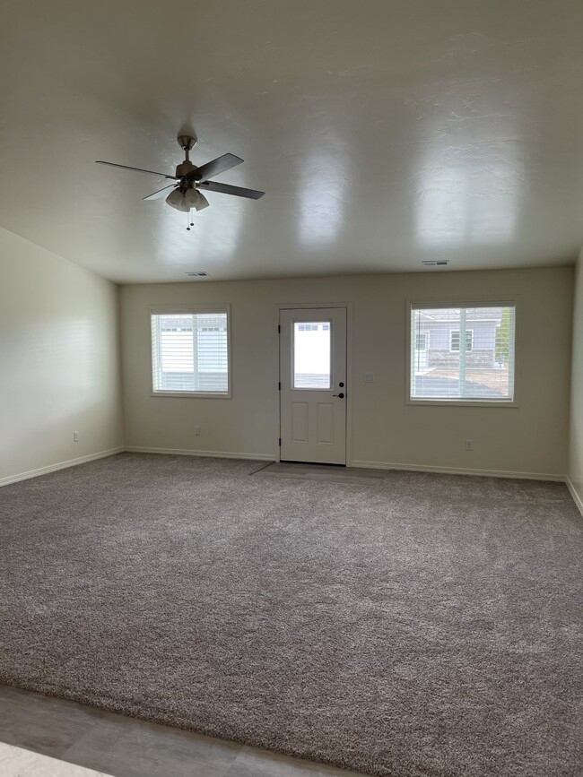 2068 E Olympic Ave, Unit 2068 in Idaho Falls, ID - Building Photo - Building Photo