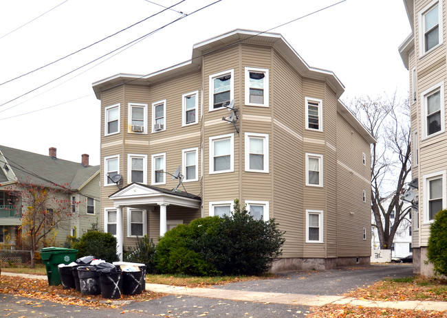 14 Charles St in Chicopee, MA - Foto de edificio - Building Photo