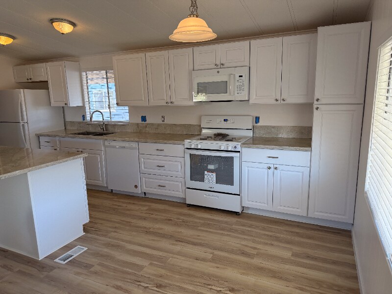 1780 Cyprus Ln in Bullhead City, AZ - Building Photo