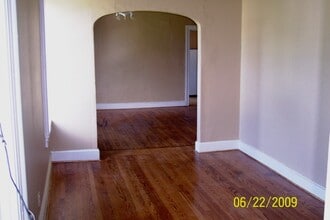 114 Bleecker St, Unit Apt 2 in Gloversville, NY - Building Photo - Building Photo