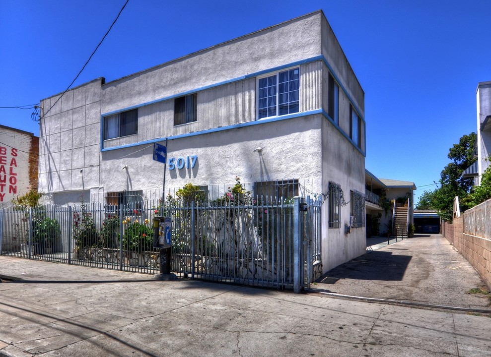 5017 S Figueroa St in Los Angeles, CA - Building Photo