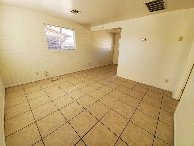 1608-1610 W Becker Ln in Phoenix, AZ - Building Photo - Building Photo