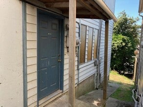 2082 Monroe Ave in North Bend, OR - Building Photo - Building Photo