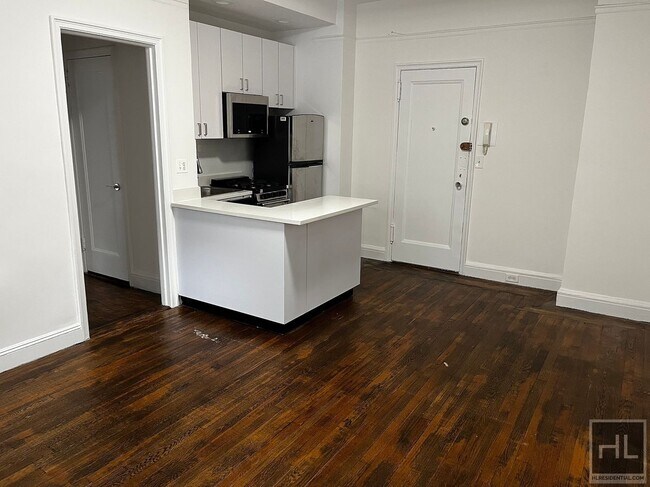 EAST 46 STREET in New York, NY - Building Photo - Building Photo