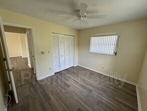 144 Stafford Cir in Palm Harbor, FL - Building Photo - Building Photo