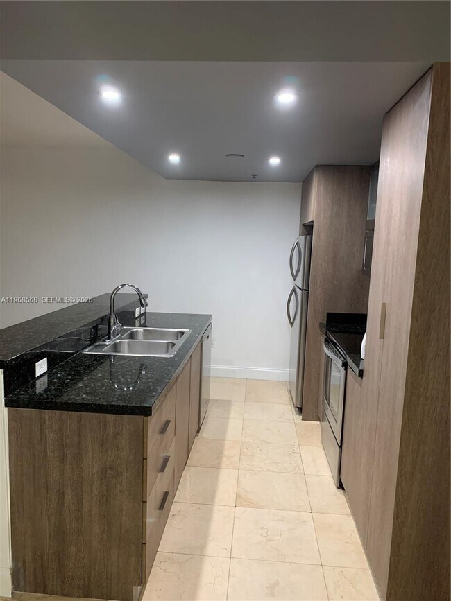 1401 SW 22nd St, Unit 903 in Miami, FL - Building Photo - Building Photo