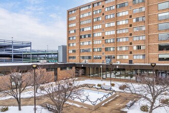 Forum Towers in Scranton, PA - Foto de edificio - Building Photo