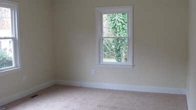 950 McKimmon Rd in Fayetteville, NC - Building Photo - Building Photo