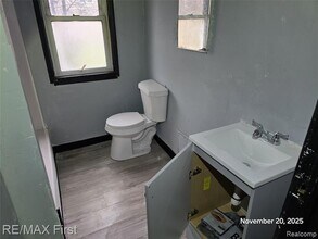 9379 Manor in Detroit, MI - Foto de edificio - Building Photo