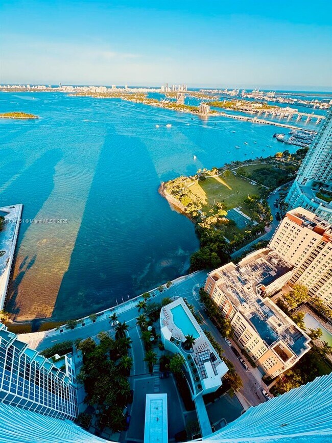 property at 2020 N Bayshore Dr