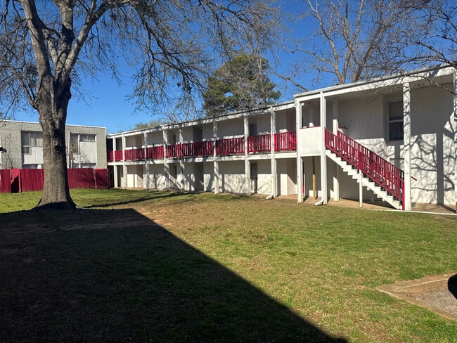 701 Canada St, Unit 2A in Jacksonville, TX - Building Photo - Building Photo