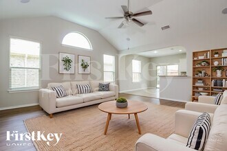 1100 Nora Ln in Denton, TX - Building Photo - Building Photo