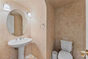 21386 Armilla Cir in Huntington Beach, CA - Building Photo