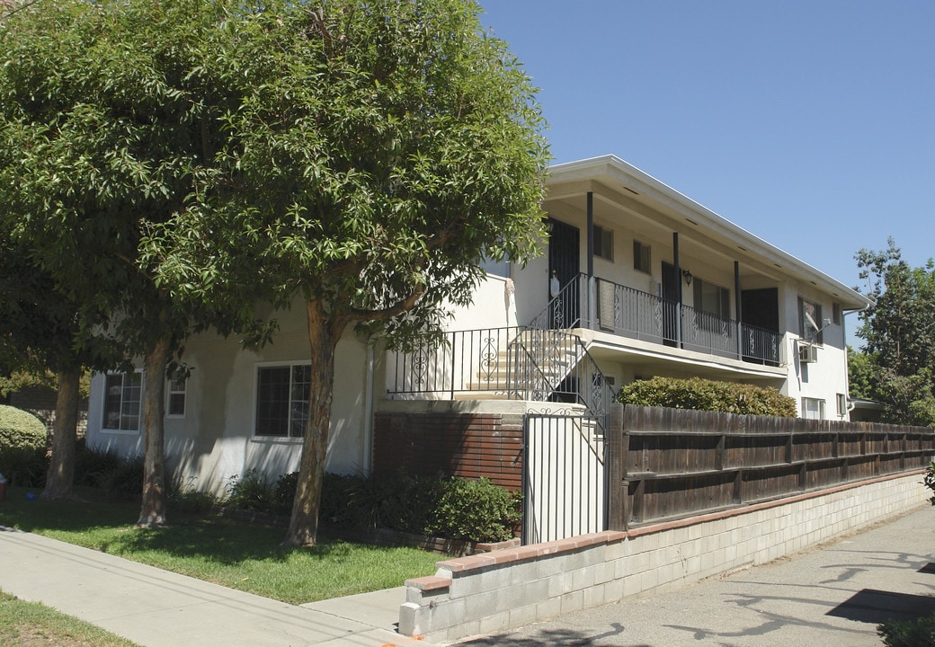114 De Anza St in San Gabriel, CA - Foto de edificio