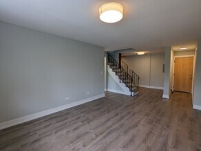 456 W Barry Ave, Unit 445-503 in Chicago, IL - Building Photo - Building Photo