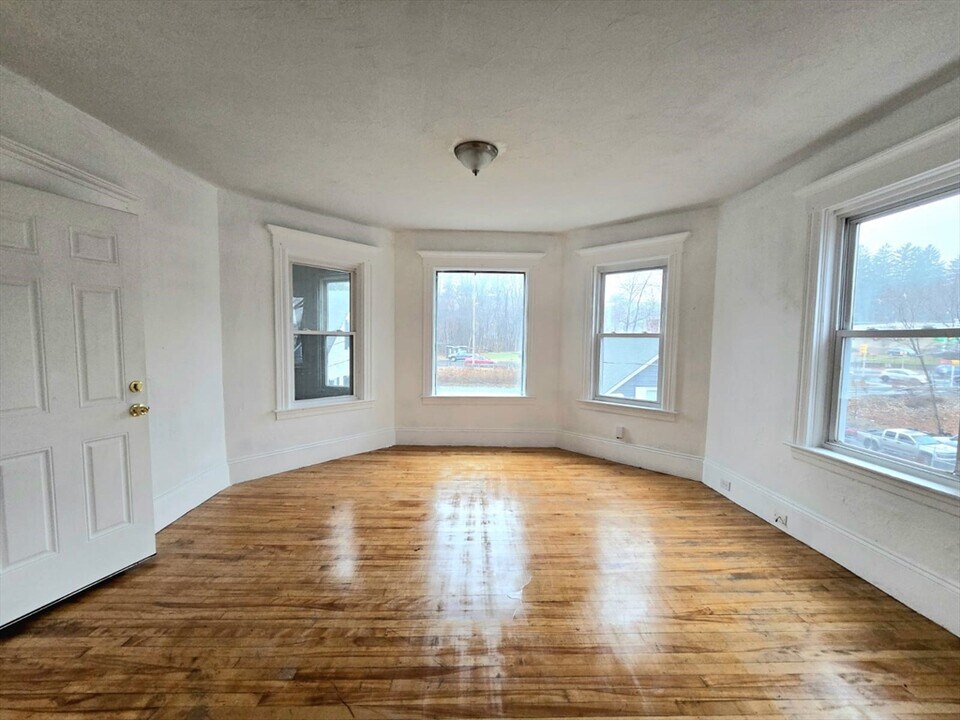 38-40 Devlin St-Unit -C in Fitchburg, MA - Building Photo