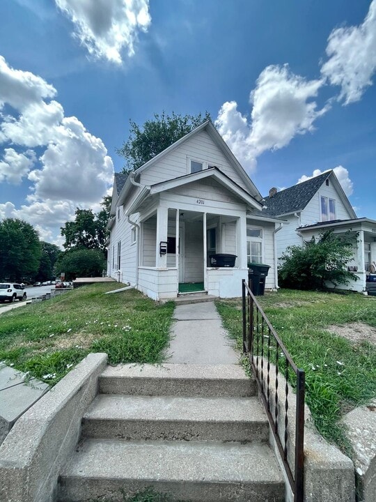 4201 Cuming St in Omaha, NE - Building Photo