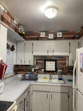 2250 East 10th Street in Lehigh Acres, FL - Foto de edificio - Building Photo