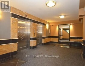 245 Kent St in Ottawa, ON - Building Photo - Building Photo
