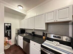 3345 N Marshfield Ave, Unit 701 in Chicago, IL - Building Photo - Building Photo